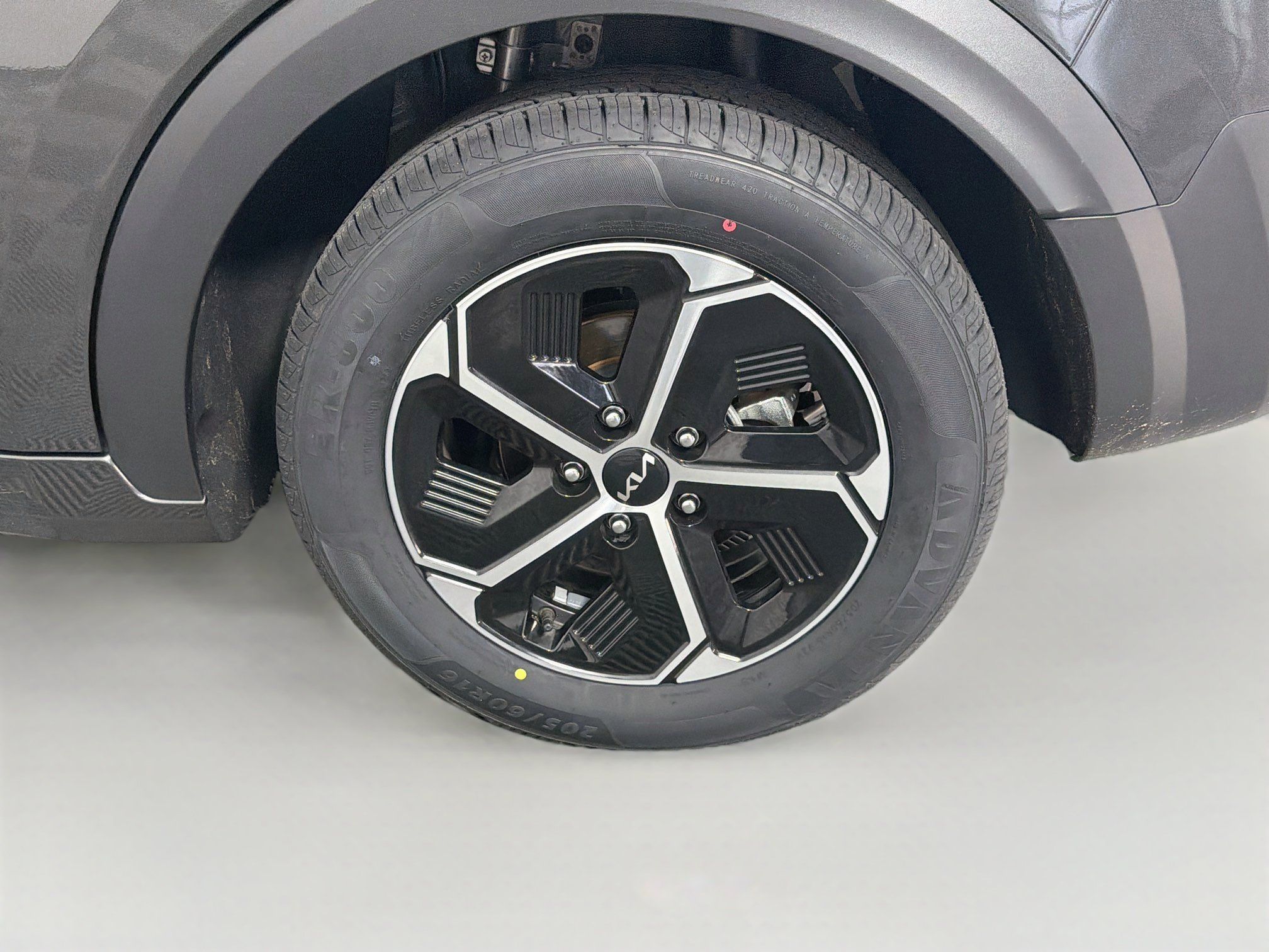 Used 2025 Kia Niro LX FWD image 11