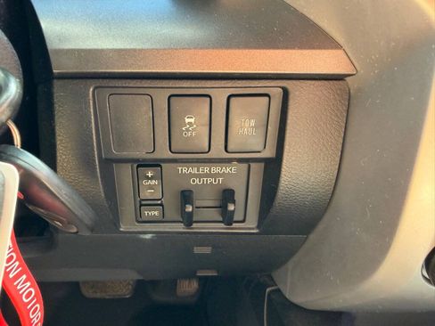 Used 2016 Toyota Tundra SR5 w/ SR5 Upgrade Package AWD/4WD image 25