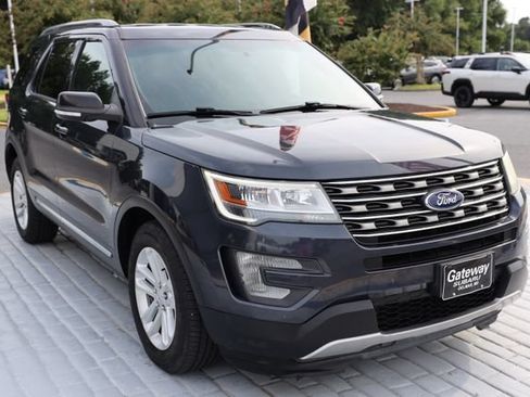 Used 2017 Ford Explorer XLT w/ Equipment Group 201A FWD image 7