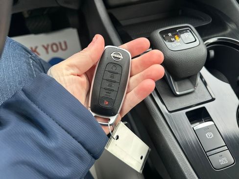 Used 2023 Nissan Rogue SV w/ SV Premium B Package image 28