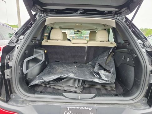 Used 2018 Jeep Cherokee Limited w/ Trailer Tow Group AWD/4WD image 13