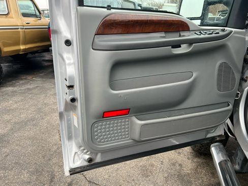 Used 2004 Ford F350 Lariat image 9