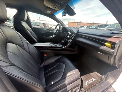 Used 2021 Toyota Avalon XLE image 42