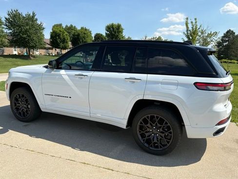 Used 2025 Jeep Grand Cherokee Summit AWD/4WD image 6