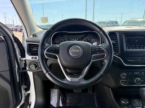 Used 2019 Jeep Cherokee Latitude Plus image 14