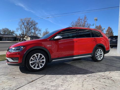 Used 2019 Volkswagen Golf Alltrack SE image 4