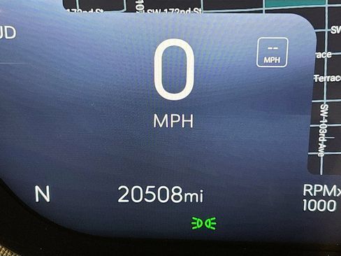 Used 2025 Buick Enclave Sport Touring w/ Super Cruise Package FWD image 11