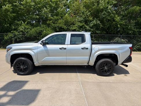 Used 2025 Toyota Tacoma SR AWD/4WD image 2