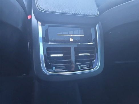 Used 2018 Volvo XC90 T5 Momentum image 11