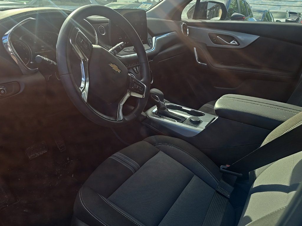 Used 2025 Chevrolet Blazer LT AWD/4WD image 5