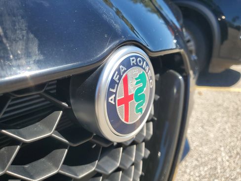 Used 2019 Alfa Romeo Giulia w/ Nero Edizione image 7