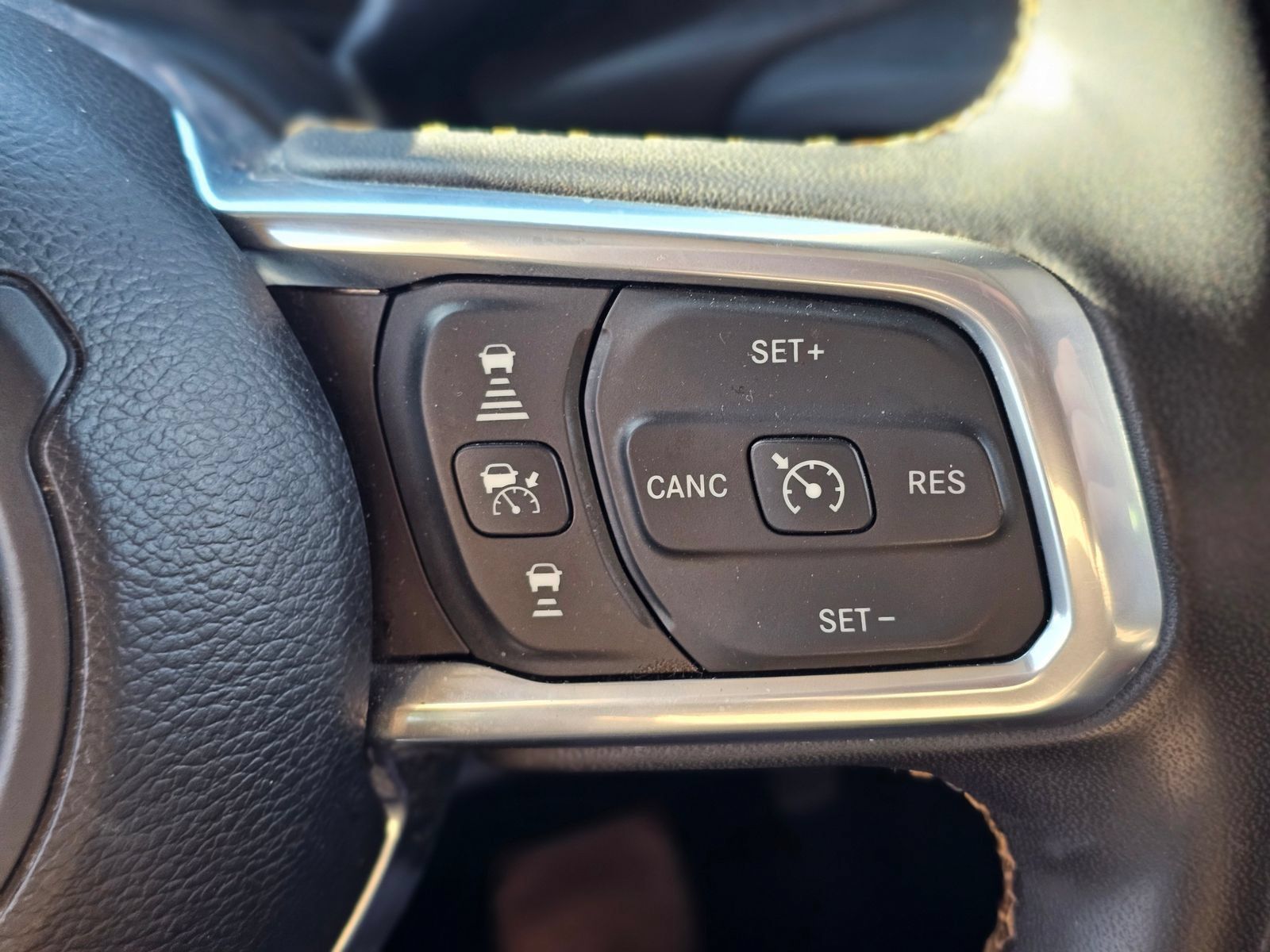 Used 2024 Jeep Wrangler Unlimited Sahara AWD/4WD image 24