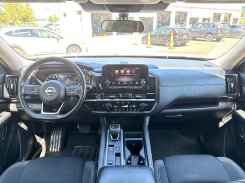 Used 2024 Nissan Pathfinder SV FWD image 11
