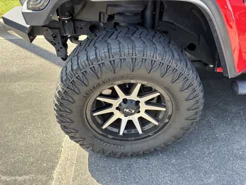 Used 2021 Jeep Gladiator Sport AWD/4WD image 13