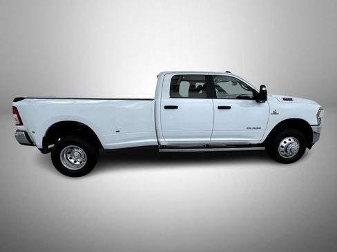Used 2024 RAM 3500 Big Horn w/ Cold Weather Group AWD/4WD image 4