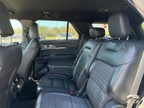 Used 2025 Ford Explorer ST-Line w/ ST-Line Street Pack image 10