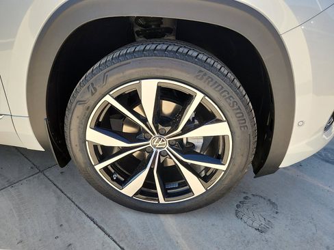 New 2026 Volkswagen Atlas Cross Sport SEL Premium R-Line AWD/4WD image 9