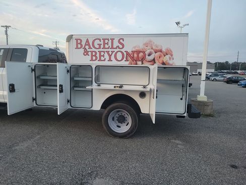 New 2025 Ford F550 4x4 Supercab Super Duty image 5