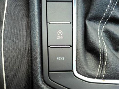 Used 2025 Volkswagen Jetta Sport image 43