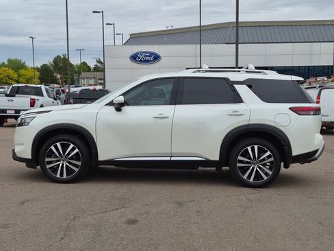 Used 2024 Nissan Pathfinder Platinum AWD/4WD image 8
