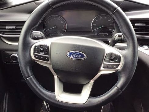 Used 2022 Ford Explorer XLT w/ Equipment Group 202A image 17