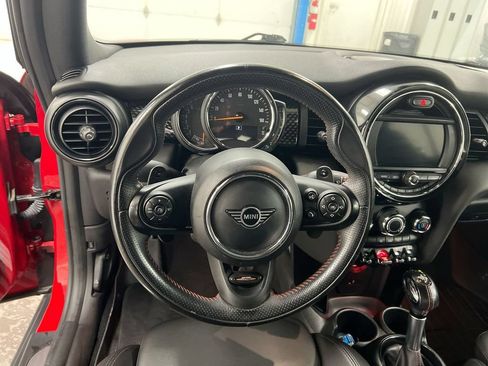 Used 2019 MINI Cooper S w/ Signature Upholstery Package FWD image 11