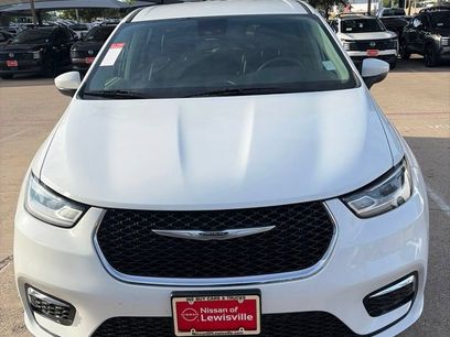 Used 2023 Chrysler Pacifica Touring-L