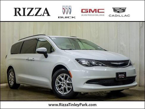 Used 2021 Chrysler Voyager Lxi FWD image 1