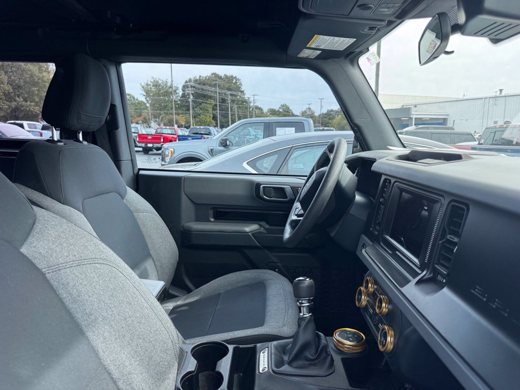Used 2022 Ford Bronco 2-Door AWD/4WD image 4