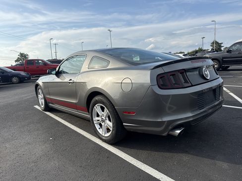 Used 2013 Ford Mustang Coupe RWD image 2
