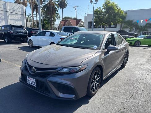 Used 2024 Toyota Camry SE FWD image 8