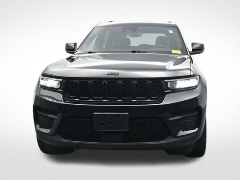 Used 2023 Jeep Grand Cherokee Altitude image 2