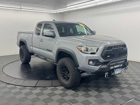 Used 2021 Toyota Tacoma TRD Off-Road w/ Technology Package AWD/4WD image 4