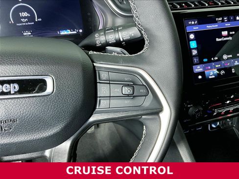 Used 2024 Jeep Grand Cherokee Laredo w/ Luxury Tech Group I AWD/4WD image 11