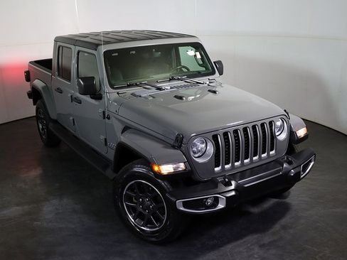 Used 2021 Jeep Gladiator Overland image 7