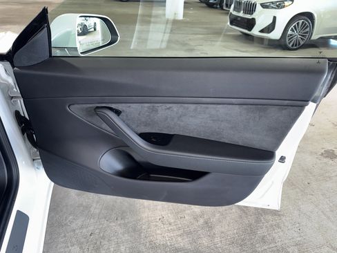 Used 2019 Tesla Model 3 Standard Range Plus image 9