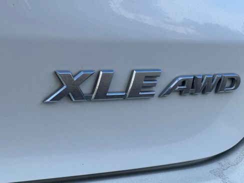Used 2015 Toyota Highlander XLE AWD/4WD image 35