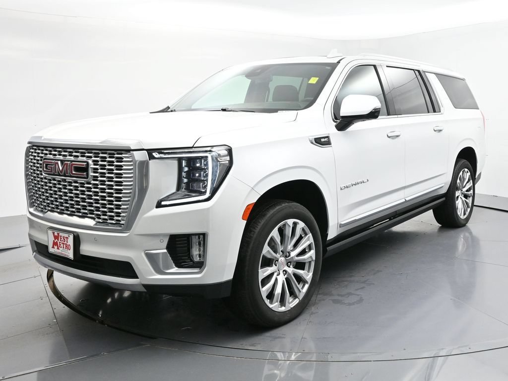 Used 2023 GMC Yukon XL Denali w/ Max Trailering Package AWD/4WD image 3