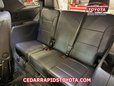 Used 2022 Chevrolet Traverse Premier w/ Redline Edition image 12