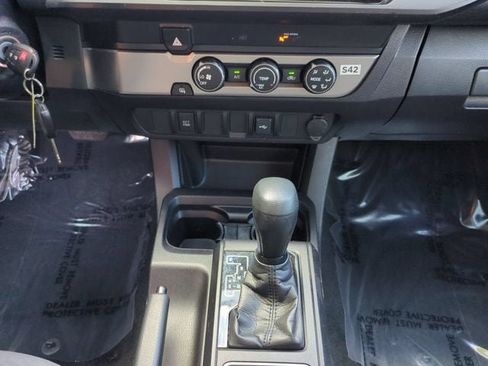 Used 2022 Toyota Tacoma SR w/ SR Convenience Package RWD image 19