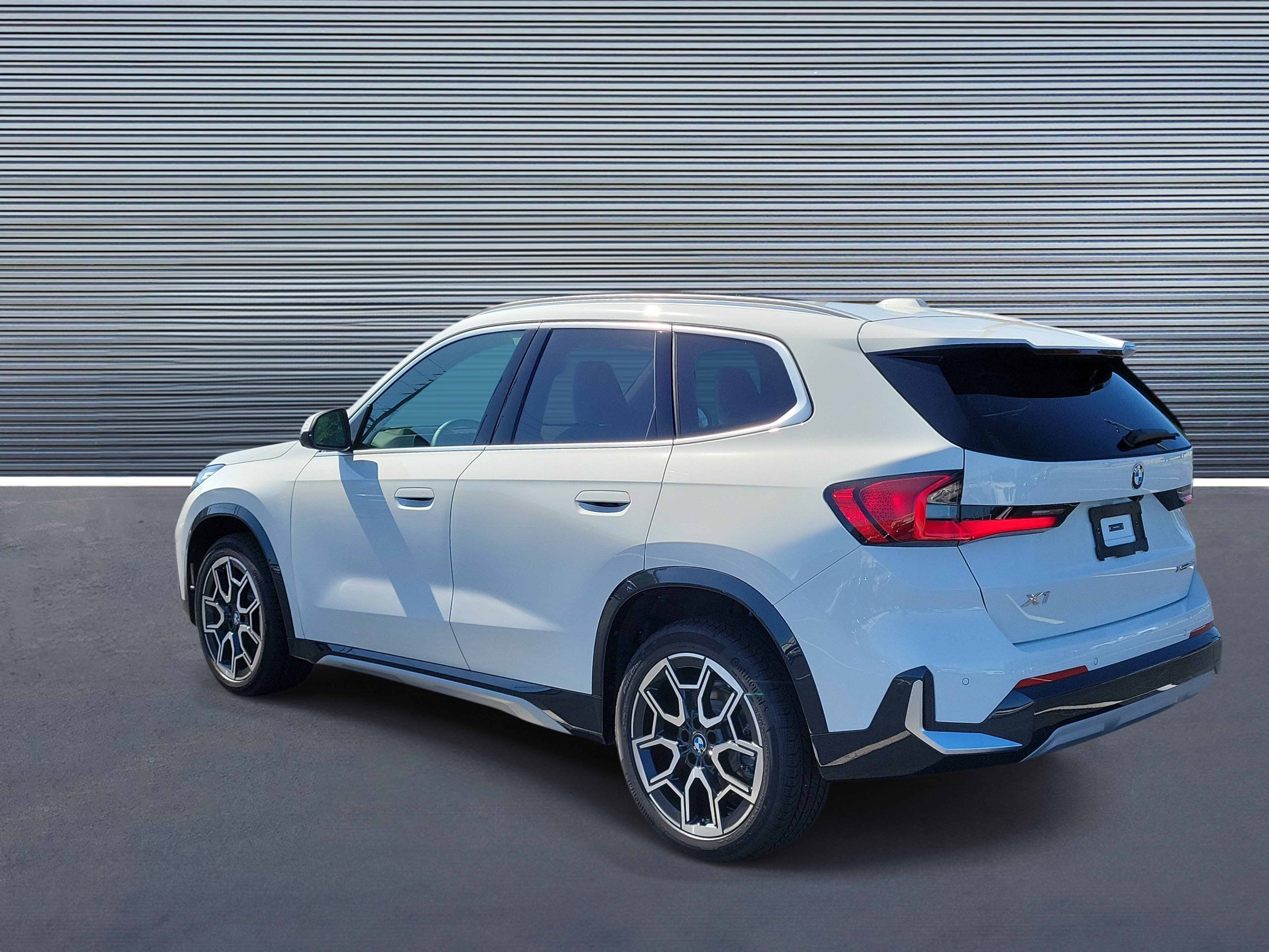 New 2027 BMW X1 xDrive28i w/ Technology Package AWD/4WD image 4