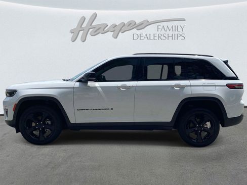 Used 2023 Jeep Grand Cherokee Limited AWD/4WD image 10