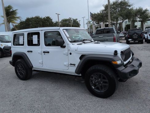 Used 2024 Jeep Wrangler Unlimited Sport AWD/4WD image 2