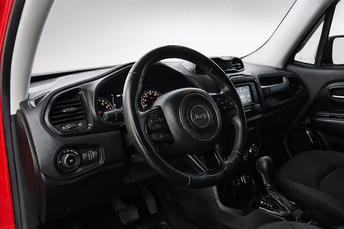 Used 2017 Jeep Renegade Altitude FWD image 26