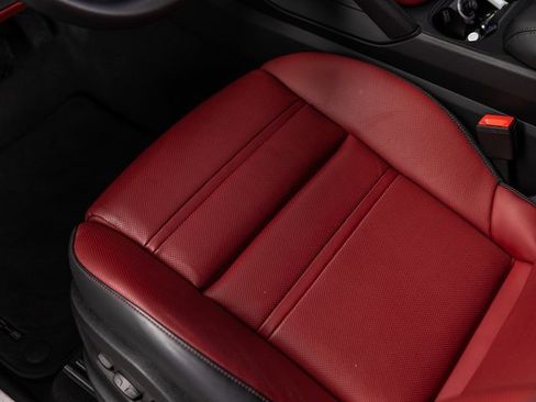 Certified 2025 Porsche Cayenne Coupe image 25