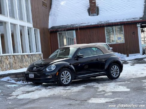 Used 2014 Volkswagen Beetle TDI image 19