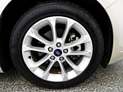 Used 2019 Ford Fusion SE image 22