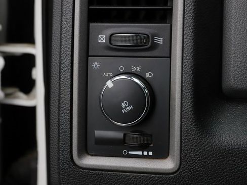 Used 2015 RAM 3500 Tradesman w/ Power & Remote Entry Group image 16