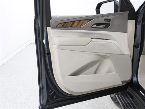 Used 2021 Cadillac Escalade Sport Platinum image 4