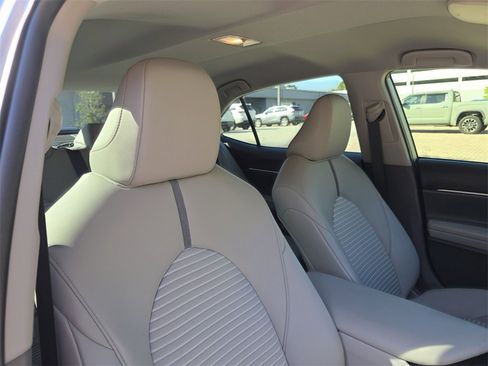 Used 2021 Toyota Camry SE image 15